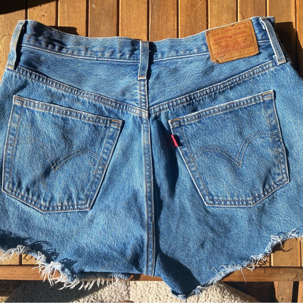 Levi’s 501 cutoffs. Size 28 - Picture 4 of 5